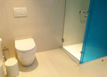 18. BATHROOM I